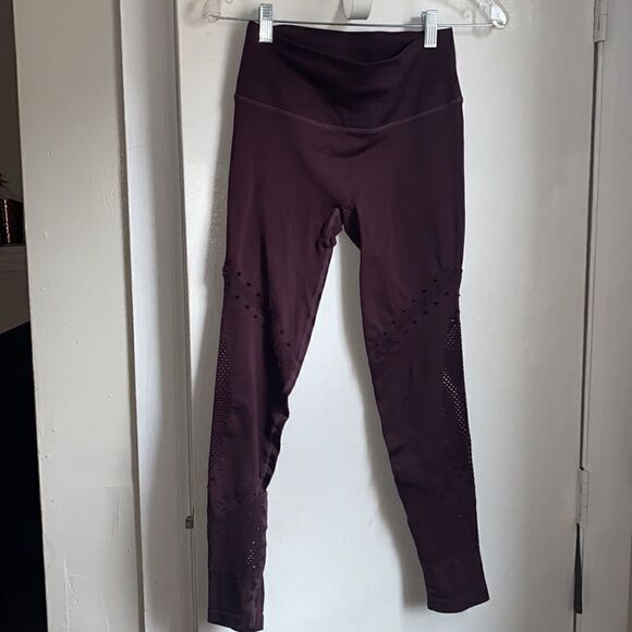 VICTORIAS SECRET High Rise 7/8 Perforated Yoga Seamless Sport Tight Leggings-S - Picture 3 of 10